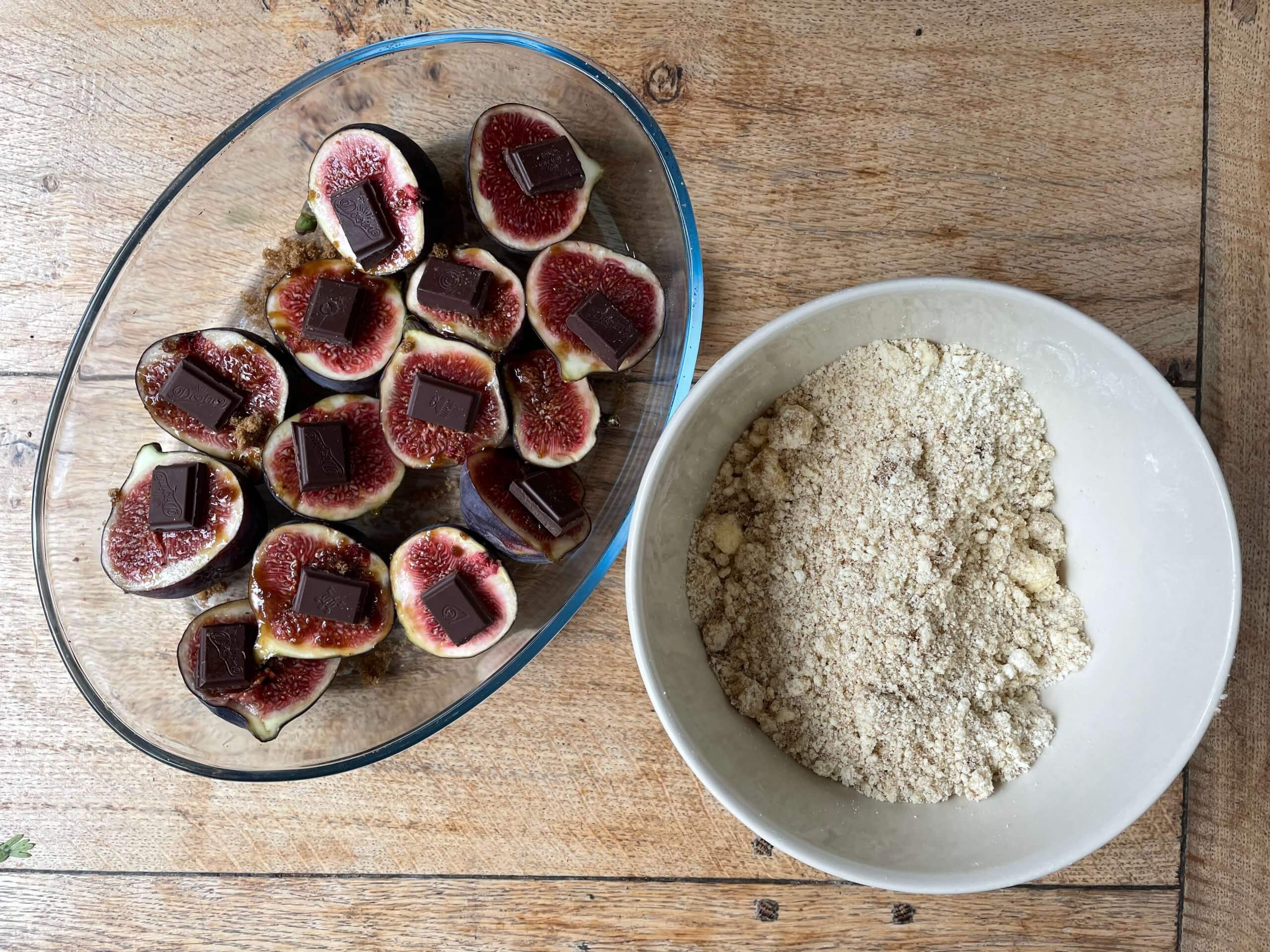 Fresh fig crumble. fresh fig. Desserts using figs Anala